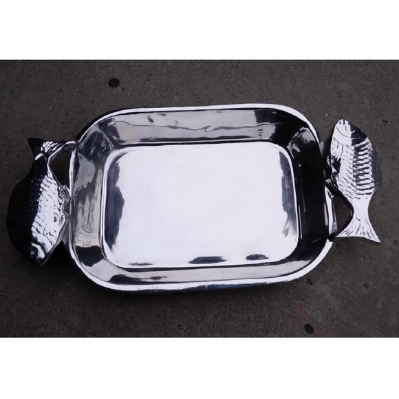 Highly Polished Handmade Aluminum Alloy Sculpted Fish Handled Serving Dish